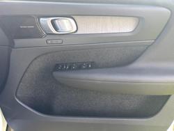 2022 Volvo XC40 Ultimate B5 Dark