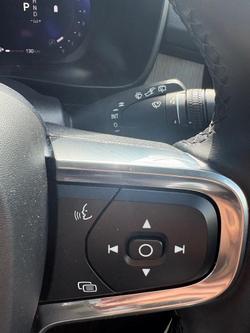 2022 Volvo XC40 Ultimate B5 Dark