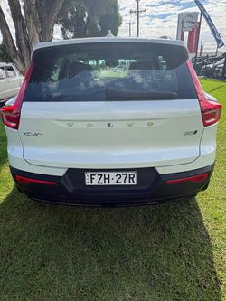 2022 Volvo XC40 Ultimate B5 Dark