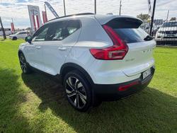 2022 Volvo XC40 Ultimate B5 Dark