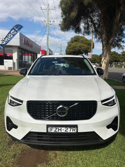 2022 Volvo XC40 Ultimate B5 Dark