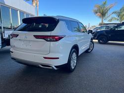 2023 Mitsubishi Outlander LS