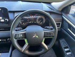 2023 Mitsubishi Outlander LS