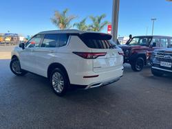 2023 Mitsubishi Outlander LS
