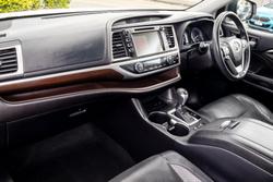 2014 Toyota Kluger Grande
