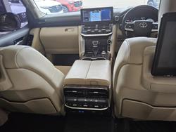 2022 Toyota Landcruiser Sahara FJA300R 4X4 Dual Range Silver Pearl