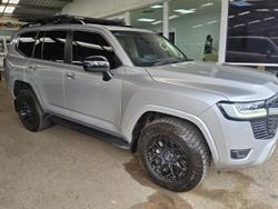 2022 Toyota Landcruiser Sahara FJA300R 4X4 Dual Range Silver Pearl