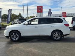 2017 Nissan Pathfinder ST-L