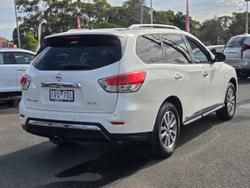 2017 Nissan Pathfinder ST-L