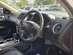 2017 Nissan Pathfinder ST-L