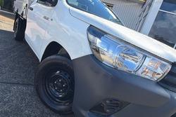 2017 Toyota Hilux Workmate TGN121R Glacier White