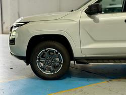 2026 Nissan Navara ST-X