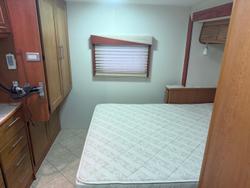 2009 Winnebago Longreach