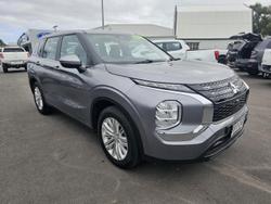 2023 Mitsubishi Outlander ES