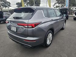 2023 Mitsubishi Outlander ES