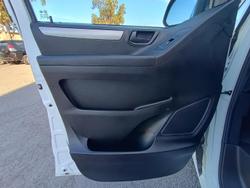 2022 LDV G10 +