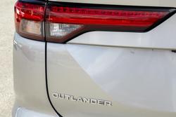 2024 Mitsubishi Outlander ES