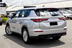 2024 Mitsubishi Outlander ES