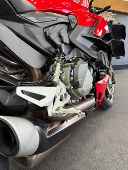 2024 DUCATI STREETFIGHTER V2 Red