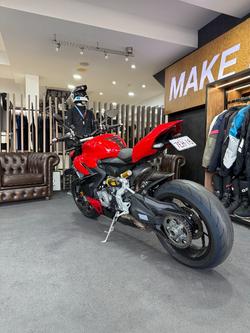 2024 DUCATI STREETFIGHTER V2 Red