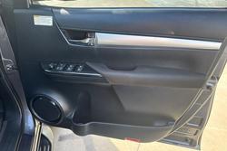 2017 Toyota Hilux SR5