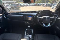 2017 Toyota Hilux SR5