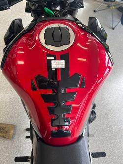 2024 Kawasaki Z900 (ZR900) RED