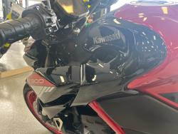 2024 Kawasaki Z900 (ZR900) RED