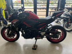 2024 Kawasaki Z900 (ZR900) RED
