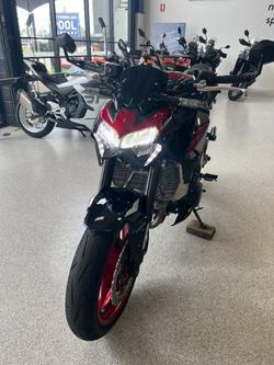 2024 Kawasaki Z900 (ZR900) RED