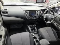 2015 Mitsubishi Triton GLX