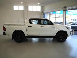 2022 Toyota Hilux SR