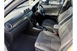 2025 Suzuki Vitara Turbo LY Series II Ivy/Black (A9N)