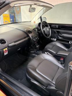 2010 Volkswagen Beetle BlackOrange 1Y MY10 Black