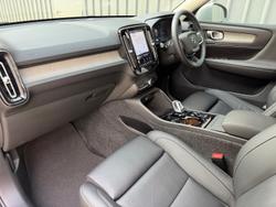 2025 Volvo XC40 Ultra B4 Bright