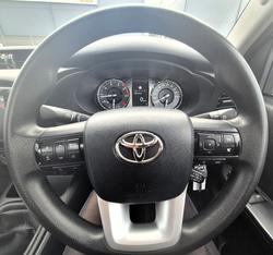 2022 Toyota Hilux SR