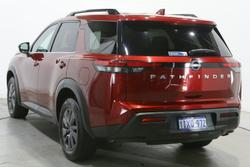 2023 Nissan Pathfinder ST-L