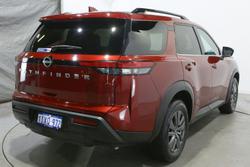 2023 Nissan Pathfinder ST-L