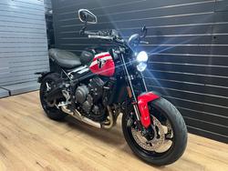 2025 TRIUMPH TRIDENT 660 White