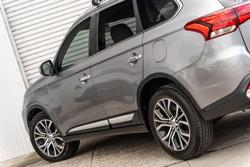 2017 Mitsubishi Outlander LS Safety Pack