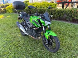 2022 Kawasaki Z400 Green