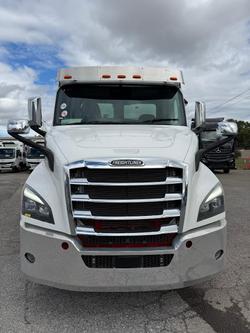 2024 Freightliner Cascadia White