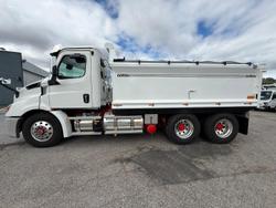 2024 Freightliner Cascadia White