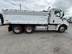 2024 Freightliner Cascadia White