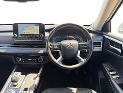 2024 Mitsubishi Outlander LS