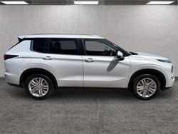 2024 Mitsubishi Outlander LS