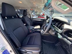 2025 Toyota Hilux SR5 48V