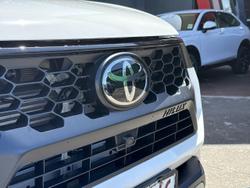 2025 Toyota Hilux SR5 48V