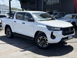 2025 Toyota Hilux SR5 48V