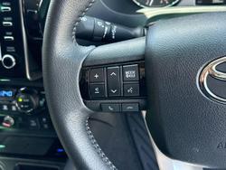 2025 Toyota Hilux SR5 48V